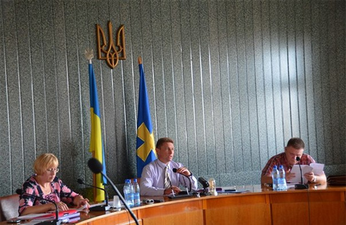 Валерій Пархоменко головує на засіданні штабу з оздоровлення дітей