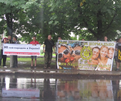 Дощ не завадив націоналістам провести марш проти ЛГБТ