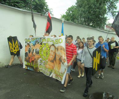 Дощ не завадив націоналістам провести марш проти ЛГБТ