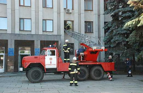 Пожежники проводять навчання у Кременчуцькій міській раді