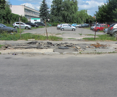 Минулорічний ремонт дороги на Ціолковського видно далеко не скрізь