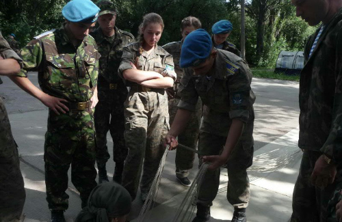 На Полтавщині юні десантники набувають військовий вишкіл