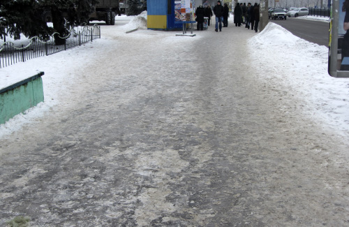 Тротуар поблизу ОЦЕВУМу 16 січня цього року