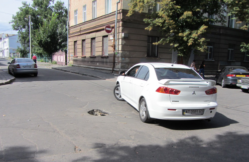 Провал на улице Котляревского в Полтаве