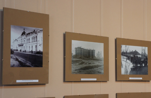 В Полтаве открылась выставка фотографий военного периода