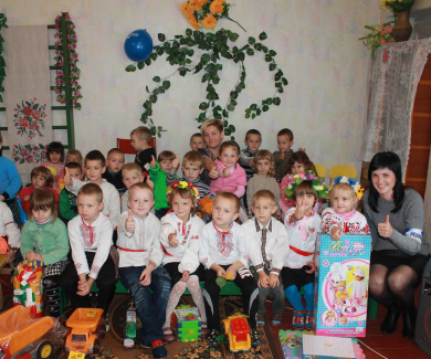 «Молоді регіони » Семенівки спільно з владою організували свято для ДНЗ «Сонечко»