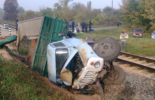 Автомобиль «ГАЗ- 53» после столкновения с поездом