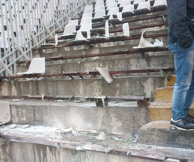 Щторваные стулья на стадионе Ворскла