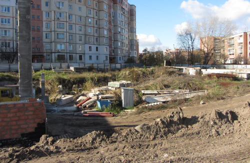 Стройка на пересечении улицы Ленина и проспекта Мира 