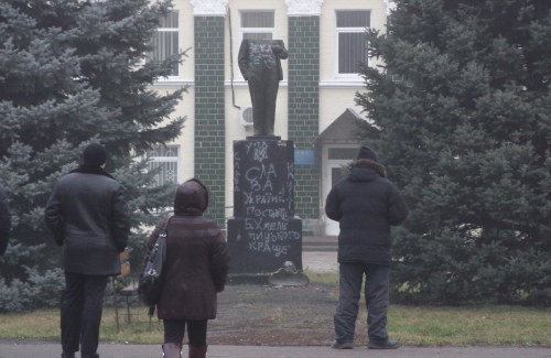 Понівечений пам'ятник Леніну у Машівці