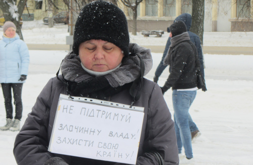 Мітингувальники під Полтавською облрадою вшанували загиблих на Євромайдані хвилиною мовчання
