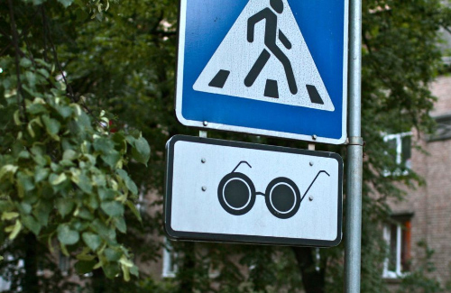 У Полтаві встановлять 4 знаки по типу 7.16 «Сліпі пішоходи» в місцях проживання осіб з вадами зору