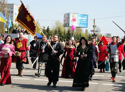 Клуб «Огненная рысь» на параде в честь 50-летия города Комсомольска