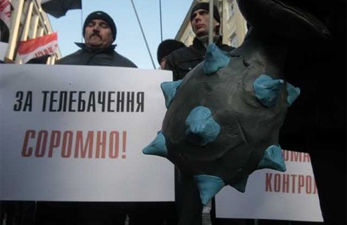 Сторонники Пабата принесли Ющенко пластилиновую булаву