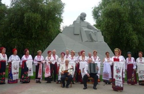 Вшанування пам’яті Кобзаря з покладанням квітів і концерт колективу «Полтавські піснярі» 