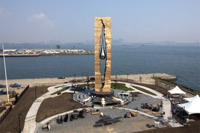 Монумент «Слеза скорби» работы Зураба Церетели