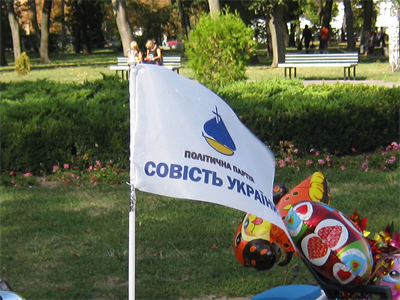 Агитация в Полтаве перешла на детские автомобили