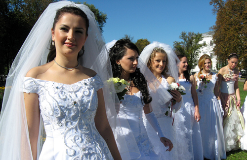 В чем притягательная сила свадебного платья?