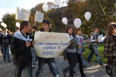 Шествие в поддержку детей-аутистов в Полтаве