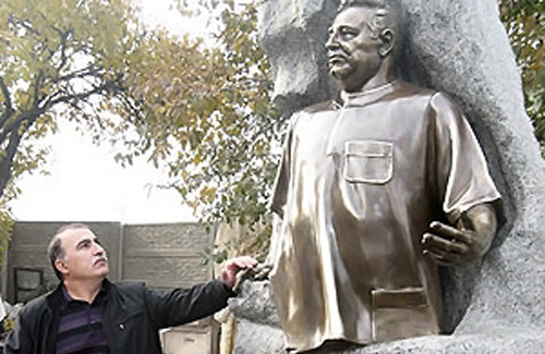 Янукович дал 100 тысяч гривен на памятник Касьяну