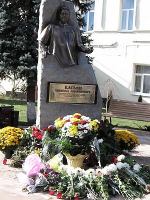 В Кобеляках открыли памятник Николаю Касьяну