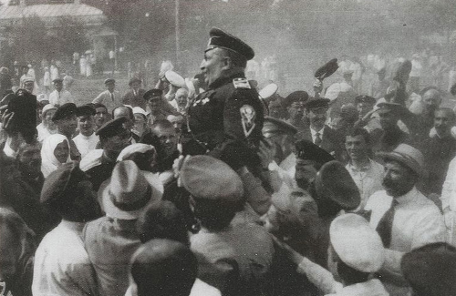 Чествование генерала Май-Маевского жителями освобожденной Полтавы. Июль 1919 г.