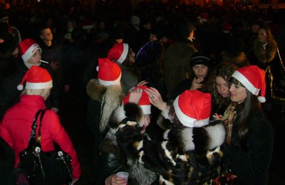 Полтавчане празднуют Новый год на Театральной площади
