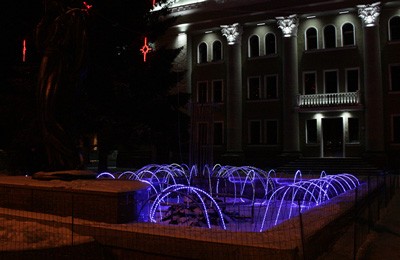 Зимний фонтан возле театра им. Н.В. Гоголя