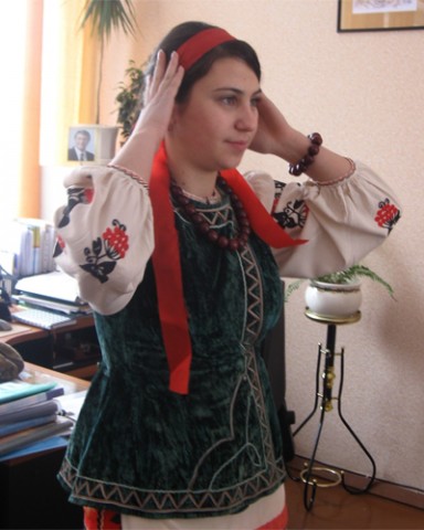 Победительница  школьного конкурса красоты Юлия Могилевская