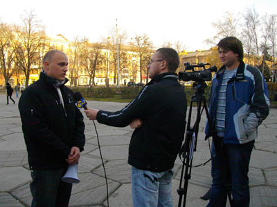 Організатор акції Васильченко Ігор дає інтерв’ю кореспондентам телеканалу «Лтава»
