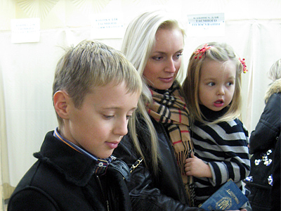 Сын Сергей, дочь Наташа и внучка София