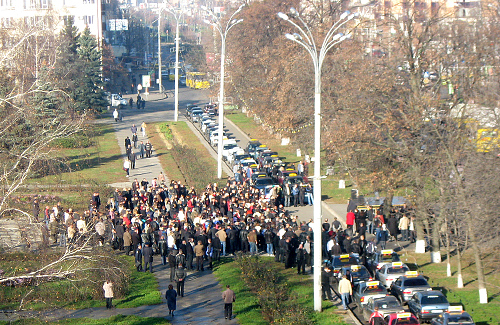 Мітинг під стінами Полтавської облдержадміністрації