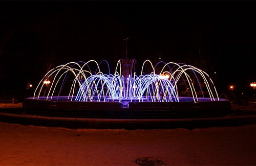 Так прикрашали фонтан у Сонячному парку минулого року