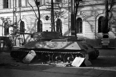 Т-34 біля Кадетського корпусу
