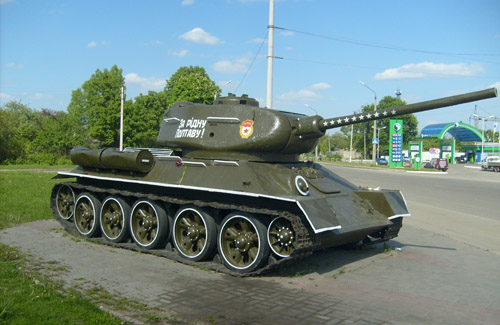 Т-34-85 — не єдиний захисник нашого міста