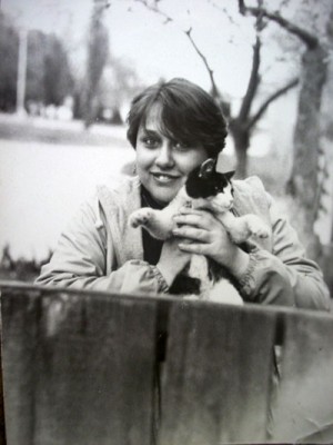 Кот Яша в руках у первой хозяйки Ольги Щербак, дочери художника (фото из архива семьи Щербак)
