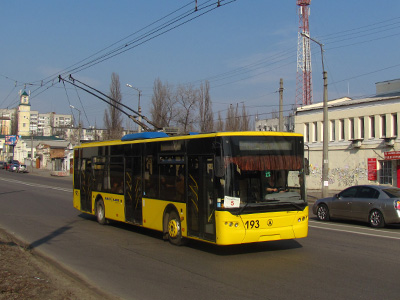 Современный низкопольный троллейбус ЛАЗ Е183