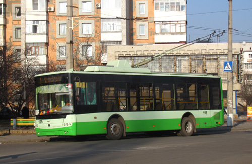 Современный низкопольный троллейбус Богдан Т601.11