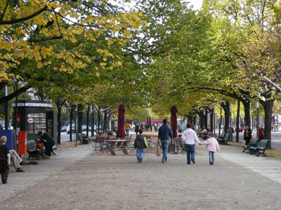 Unter den Linden — бульвар під липами у Берліні