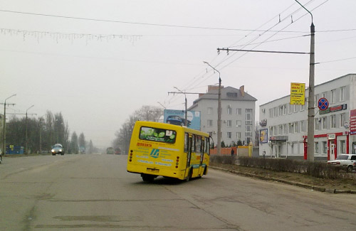 Автобус «Богдан» по маршруту № 2 с сильным боковым креном