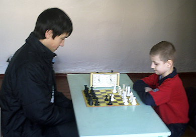 Станіслав Зуйков (зліва) грає з Борисом Рябенко