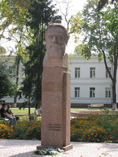 Пам’ятник М.В. Скліфосовському у Полтаві