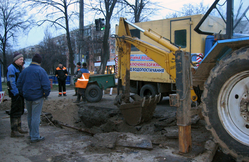 Вчора біля ОДТРК «Лтава» сталася аварія водопроводу