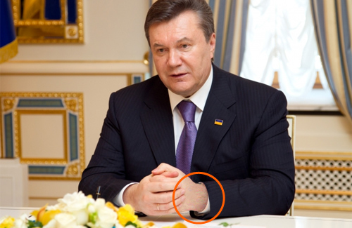 Янукович подарував полтавському селянину золотий годинник