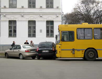 В центре Полтавы автобус столкнулся с «корейцами»