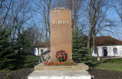 Памятник Ленину в Шишаках