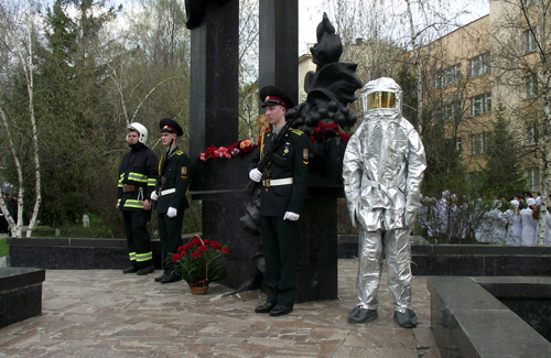В Полтаве возле памятника ликвидаторам последствий аварии на ЧАЭС прошел митинг-реквием