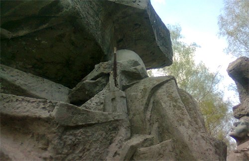 В Полтаве разрушается памятник воинам-интернационалистам