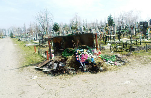 Ежегодные проблемы кладбища на Рассошенцах