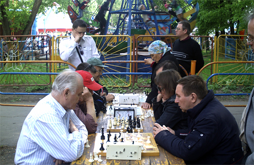 Святковий шаховий бліц у парку «Перемога»